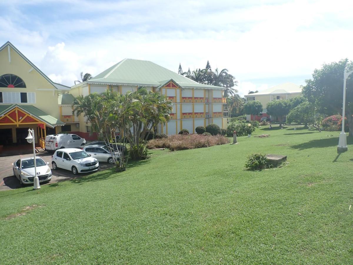 Ti Kaz Emeraude - Mer, soleil et sable fin, piscine et tennis Saint-Francois  Exterior foto