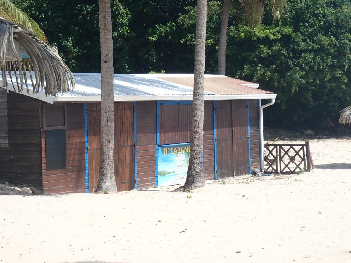 Ti Kaz Emeraude - Mer, soleil et sable fin, piscine et tennis Saint-Francois  Exterior foto